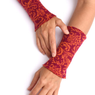 Armstulpen aus reiner Merinowolle in fuchsia orange handgemacht