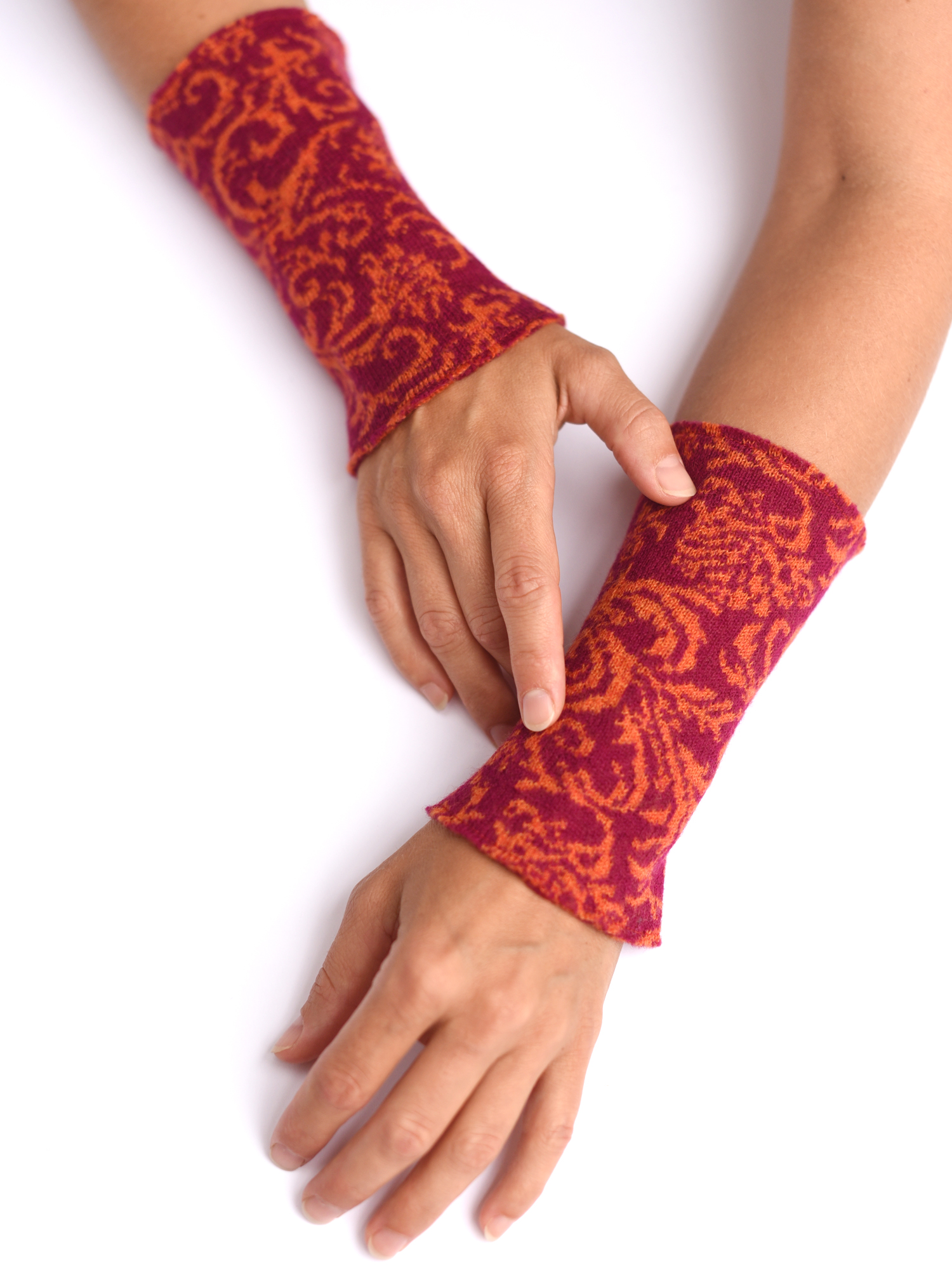 armstulpen-merinowolle-fuchsia-orange-gestrickt Armstulpen aus reiner Merinowolle in fuchsia orange handgemacht