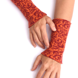 Armstulpen aus reiner Merinowolle in rot und orange handgemacht
