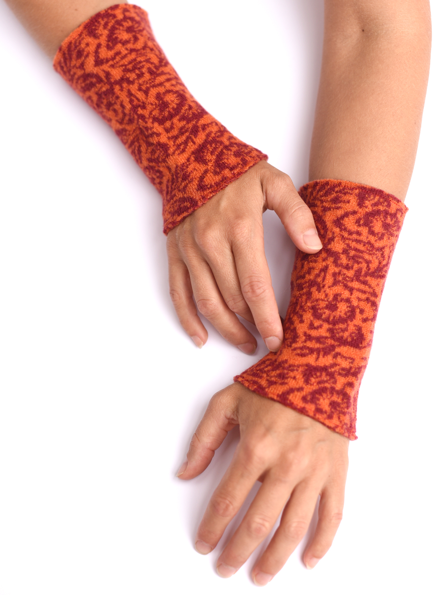 armstulpen-merinowolle-orange-rot Armstulpen aus reiner Merinowolle in rot und orange handgemacht
