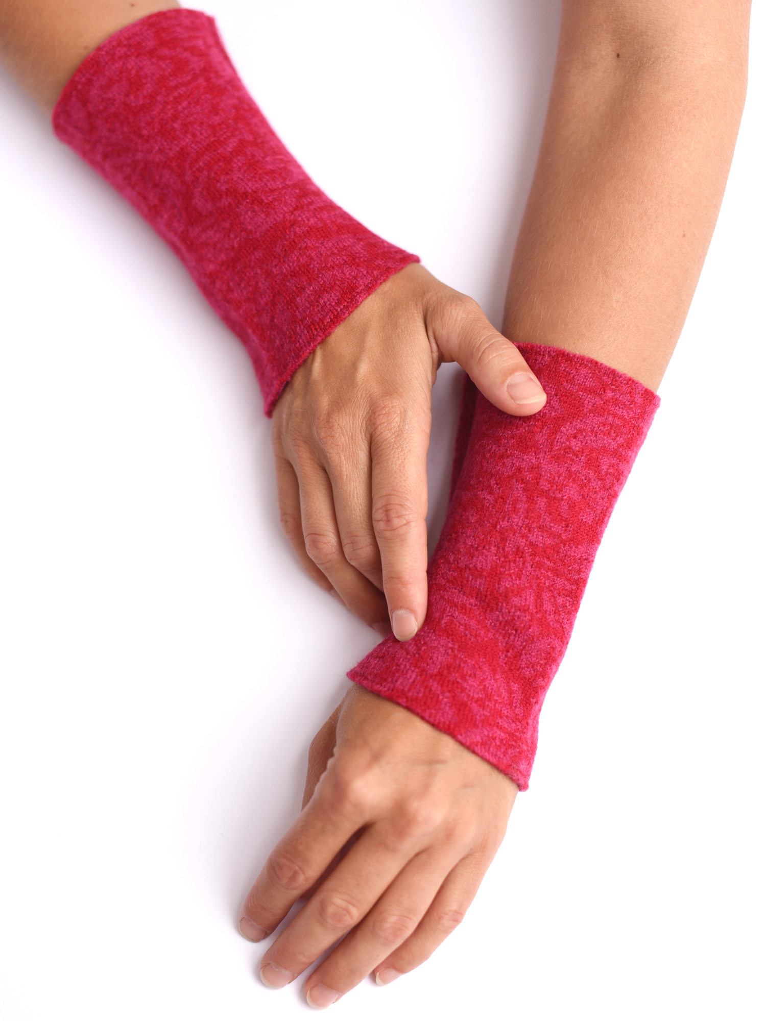 armstulpen-merinowolle-pink-rosa-gestrickt Armstulpen aus reiner Merinowolle in rosa und pink gestrickt